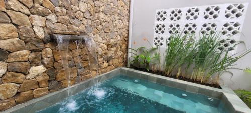 Πισίνα στο ή κοντά στο The Stone Elephant - A place to relax in town with Hot Water and a Pool