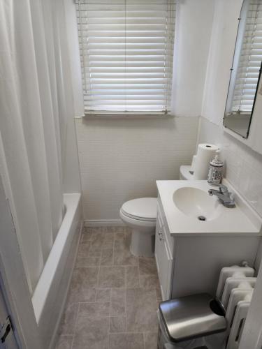 Bilik mandi di Affordable/Quiet Private Room