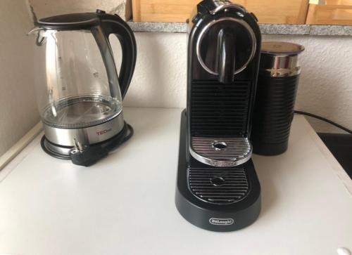 a black blender sitting on a counter next to a appliance at Moderne Wohnung 15min International Airport Messe DÜS in Willich