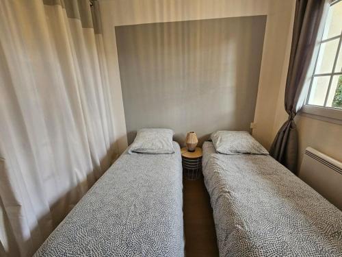 Katil atau katil-katil dalam bilik di Maison 4 ch*L'Aiguillon s/ Mer