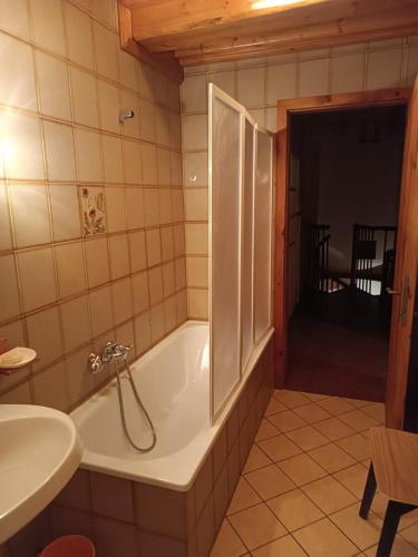 a bathroom with a bath tub and a sink at Vacanza Rurale in Rabbi