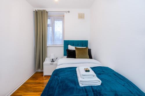 Ένα ή περισσότερα κρεβάτια σε δωμάτιο στο Spacious 3BR, 5min Penge St, Crystal Palace Park