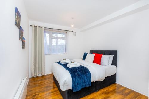 Ένα ή περισσότερα κρεβάτια σε δωμάτιο στο Spacious 3BR, 5min Penge St, Crystal Palace Park