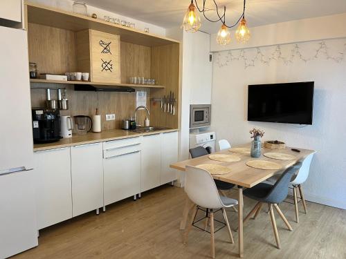 Kuchyň nebo kuchyňský kout v ubytování Hola Hostel Alicante