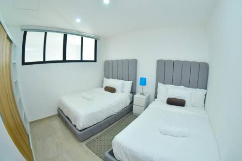 Cama o camas de una habitación en Margo 306- Luxe, Elegant & Cozy Condo- City Center