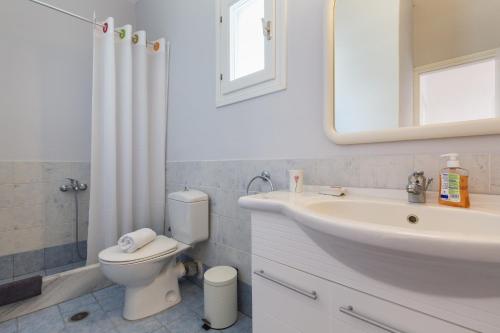Koupelna v ubytování Cycladic Luxurious Maisonette