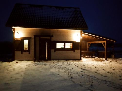 a house in the snow at night at Domek Tomaszne in Uścimów