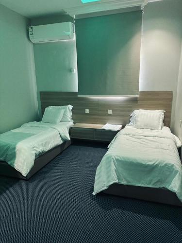 2 camas en una habitación con en شقة مفروشة خاصة 1, en Tabuk