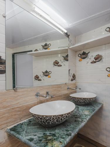 a bathroom with two sinks on a marble counter at Sahara Dormitory Stay-near NESCO Bombay Exhibition Centre in Mumbai