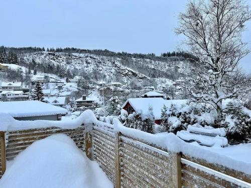 Stort, koselig hus i naturområde trong mùa đông