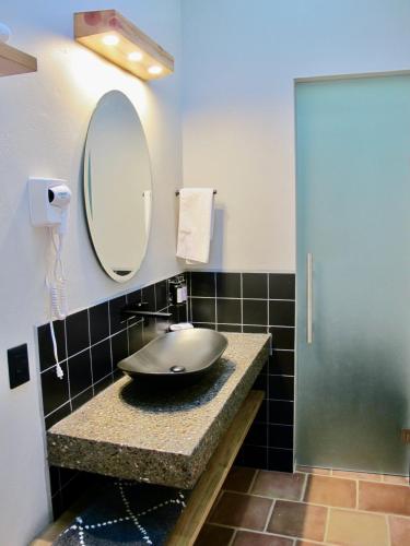 Bilik mandi di Hotel La Tarjea