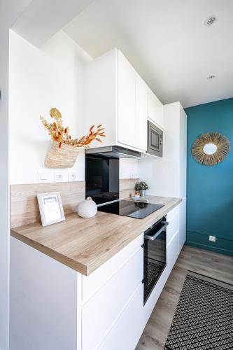 Dapur atau dapur kecil di L'Ilot du Men Du - Charme - WiFi - 2 vélos - Plages à pied