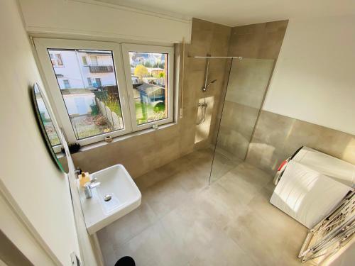 Ванная комната в House l 10 Beds l 5 Bedrooms l 4 Bathrooms l WI-FI