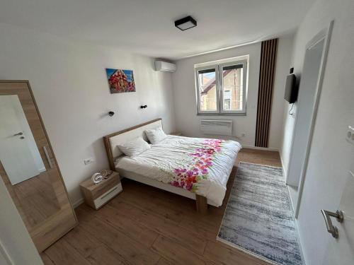 Ένα ή περισσότερα κρεβάτια σε δωμάτιο στο Villa Mešić