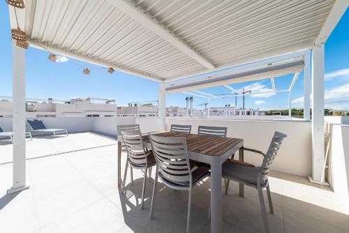 Buena Vista, Panoramic view penthouse with pool - by OYOOSTAYS photo 25