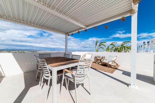 Buena Vista, Panoramic view penthouse with pool - by OYOOSTAYS photo 6