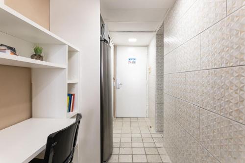 a hallway with a walk in shower and a white wall at Golden Beach Flat Recife in Recife