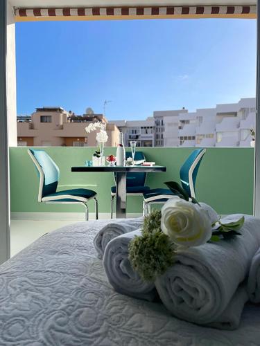 LAHOLA Glam Suites