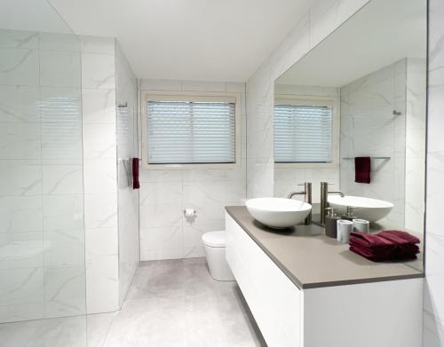 Ένα μπάνιο στο The Swan Lakehouse - Buff Point
