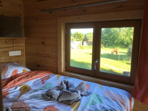 Ένα ή περισσότερα κρεβάτια σε δωμάτιο στο Baie Normandie Cottage Vue Poneys 40min Mt St Michel 30min Mer Draps Serviettes