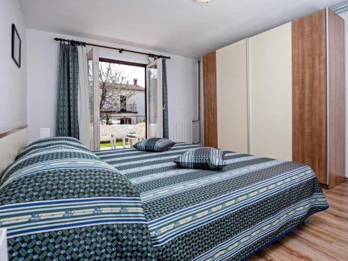 Apartments with parking space Rovinj - 22525