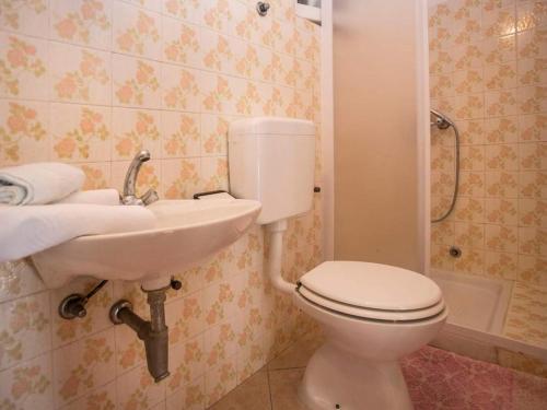 Apartments with WiFi Rovinj - 22526