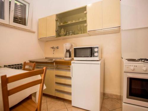 Apartments with WiFi Rovinj - 22526