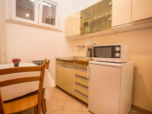 Apartments with WiFi Rovinj - 22526