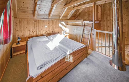 a bedroom with a bed in a wooden cabin at Awesome Home In St,georgen A,kreischb, With 1 Bedrooms, Internet And Indoor Swimming Pool in Sankt Lorenzen ob Murau