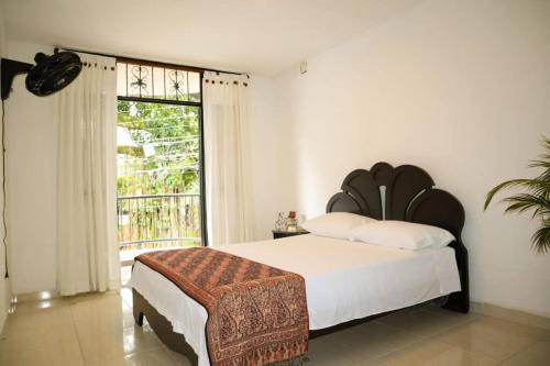 Rúm í herbergi á Guayacán Casa Hostal