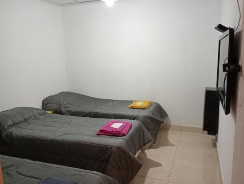 Ліжко або ліжка в номері Piedrabuena Yenua