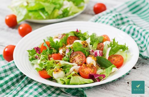 Jídlo v hotelu nebo okolí