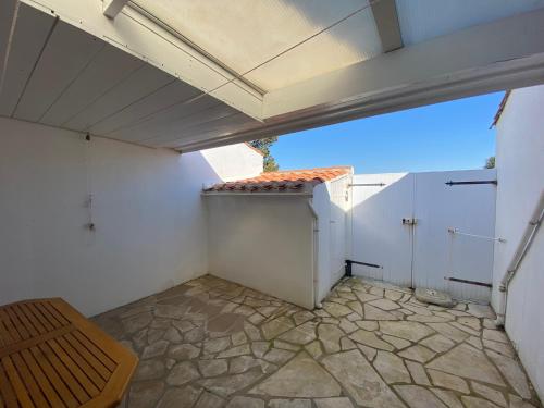 Photo de la galerie de l'établissement Location Vacances Type 2 avec Piscine Chauffée et Tennis, Animaux Bienvenus - FR-1-231-317, à Bretignolles-sur-Mer