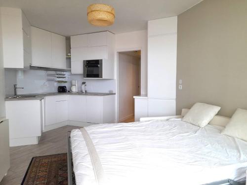 Studio de charme face à l'océan avec balcon et parking, idéal pour famille ou amis - FR-1-392-227