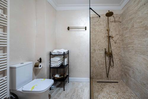 Phòng tắm tại Apartament Boem în Inima Oraşului Craiova