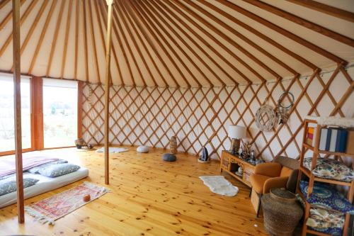 a room with a bed in a yurt at Jurtovna in Beroun