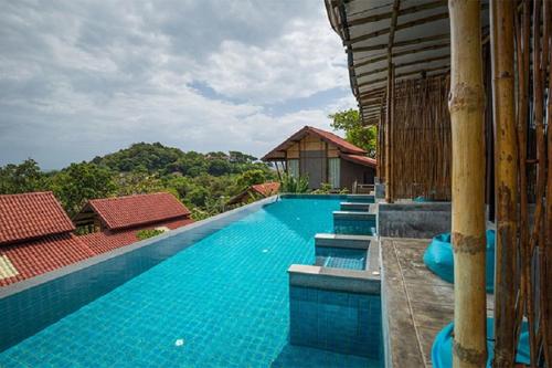 - une grande piscine d'eau bleue dans un complexe dans l'établissement Alama Sea Village Resort - SHA Extra Plus, à Ko Lanta