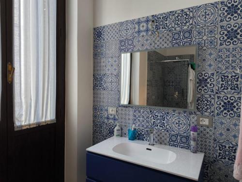 a bathroom with a sink and a mirror at La Casa Rossa in Brindisi
