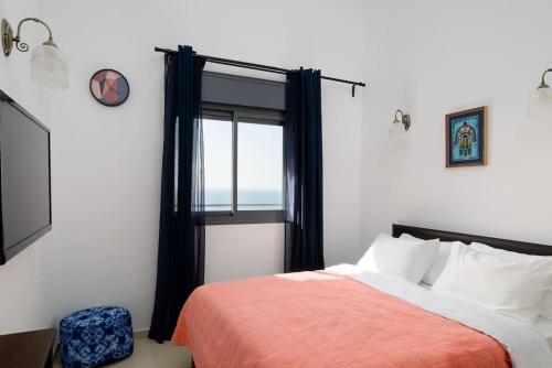 Postel nebo postele na pokoji v ubytování Jacuzzi Penthouse with wide Sea View in Natanya