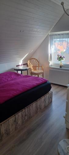 Giường trong phòng chung tại Sonja gemütliche Ferienwohnung