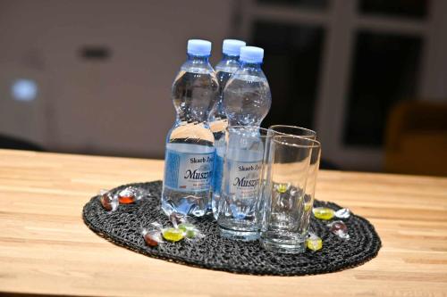 a group of bottles and glasses on a table at Apartament w Centrum Kalisza in Kalisz