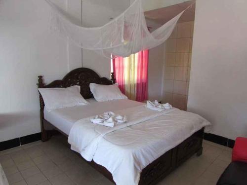 Un pat sau paturi într-o cameră la Pondok wisata silvester