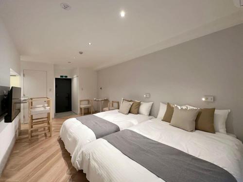 b hotel Rijodori - Complimentary Breakfast Included, City Central Studio