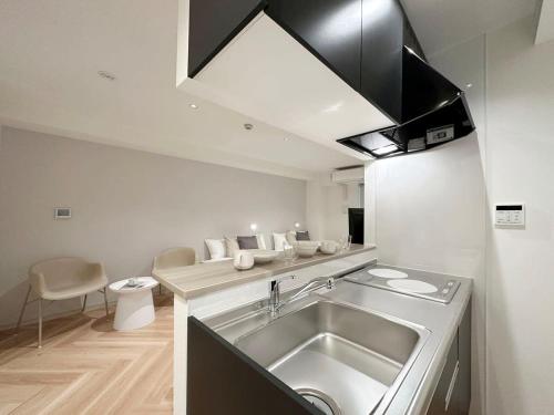 Una cocina o cocineta en bHOTEL Rijodori - City-Center Studio in Hiroshima with Breakfast