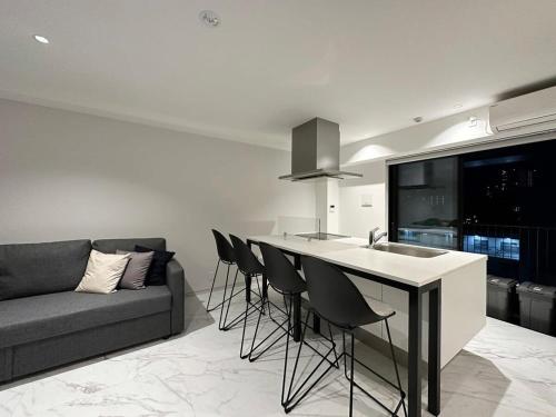 b hotel Rijodori - Modern 6ppl City Apt with Breakfast Included