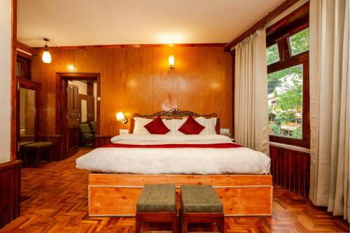 Postel nebo postele na pokoji v ubytování Holiday Home International -Vivaan Stays