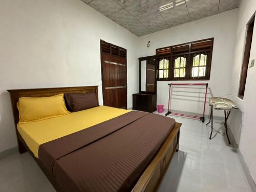 a bedroom with a large bed in a room at The Yellow in Talpe