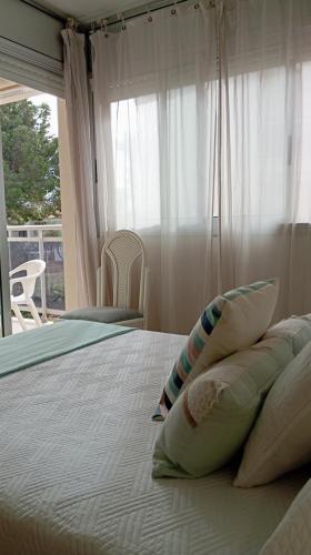 Postel nebo postele na pokoji v ubytování Calafat Ronda del Mar