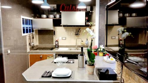 Studio Bonaparte, Bienvenue dans le Quartier du Port, le meilleur Quartier de Nice avec son ambiance estivale qui respire les vacances, Rafraîchissement garantie pour une arrivée toute en douceur