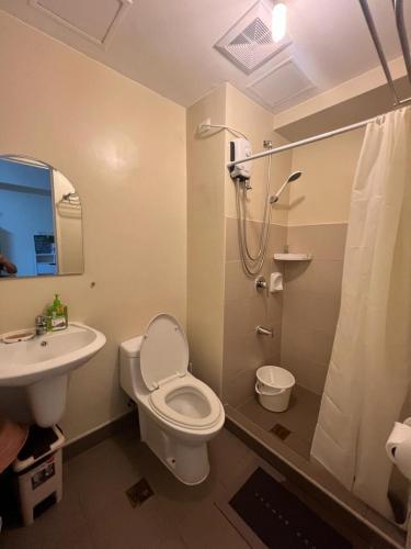 a bathroom with a toilet and a sink and a shower at New Cute&Cozy Fully Furnished Studio - Avida Tower 2 - 100 Mbps wifi in Iloilo City